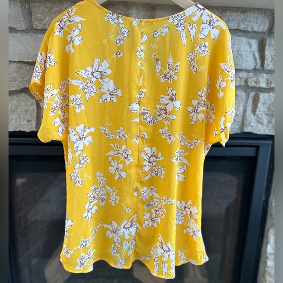 NWT WEST KEI Allura Knot Detail Blouse YELLOW 💛 Women Med Front TIE KNOT V-Neck - Picture 4 of 12